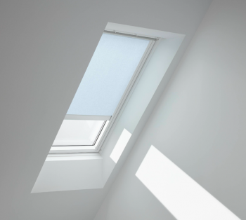 VELUX lichtdoorlatend rolgordijn elektrisch bediend RML voor VELUX dakraam CK01 en C01.