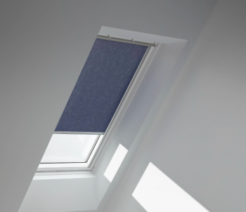 VELUX lichtdoorlatend rolgordijn op zonne-energie type RSL solar voor VELUX dakraam MK06 en M06.